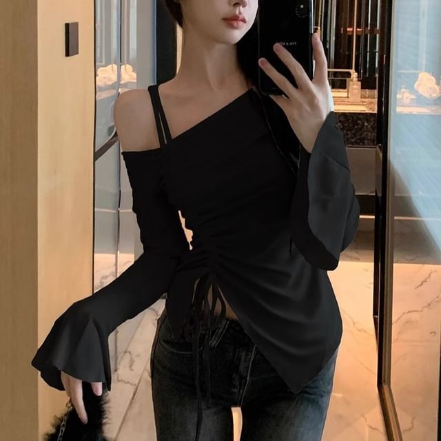 Plain Slit Asymmetric Off-Shoulder Long-Sleeved T-Shirt