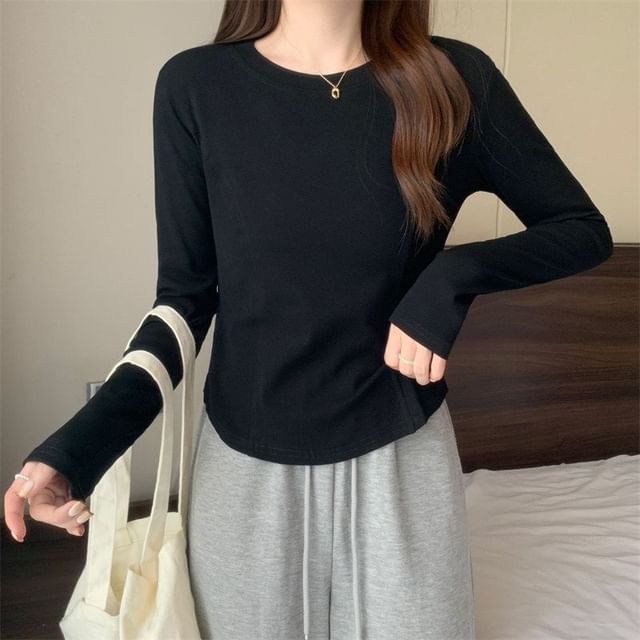 Plain Round-Neck Long-Sleeved Tee