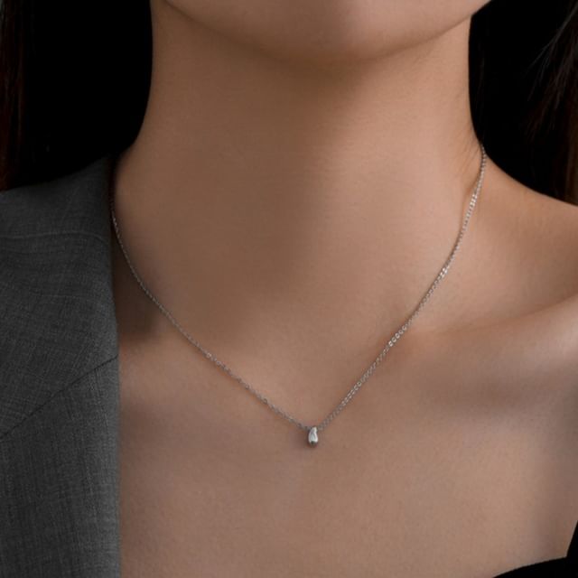 Teardrop Pendant Necklace
