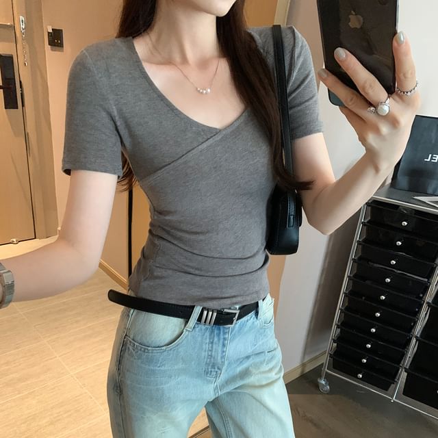 Slim V-Neck Short-Sleeved Tee