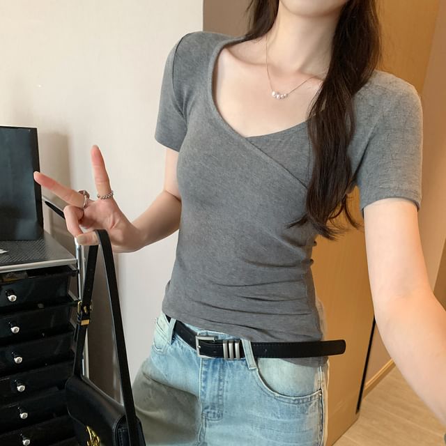 Slim V-Neck Short-Sleeved Tee