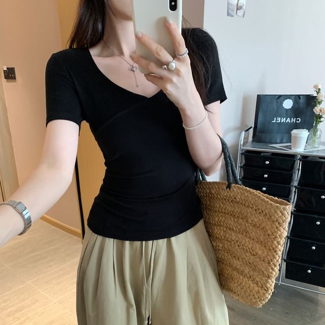 Slim V-Neck Short-Sleeved Tee
