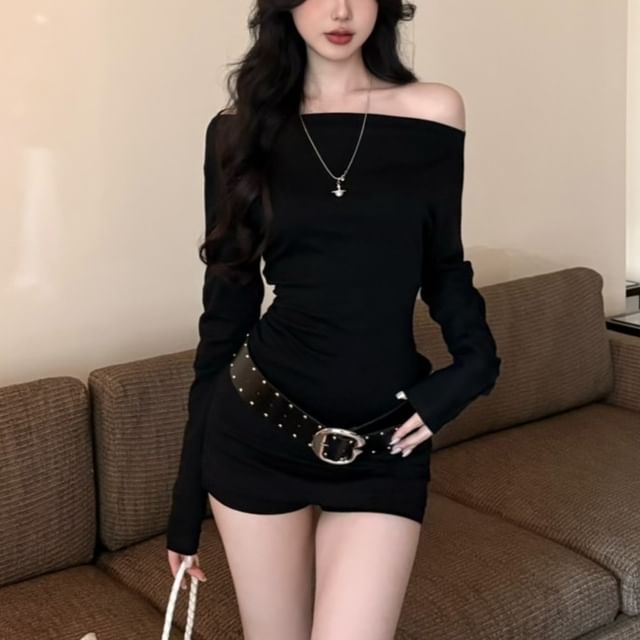Slim Fit T-Shirt with Off-Shoulder, Long Sleeved, High Waist Skort Set