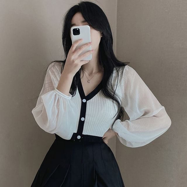 Plain Contrast-Trim Puff-Sleeved V-Neck Cropped Blouse