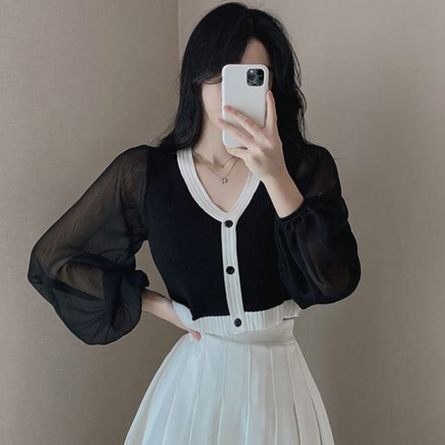 Plain Contrast-Trim Puff-Sleeved V-Neck Cropped Blouse