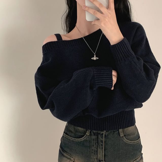 Plain Cold-Shoulder Cropped Sweater