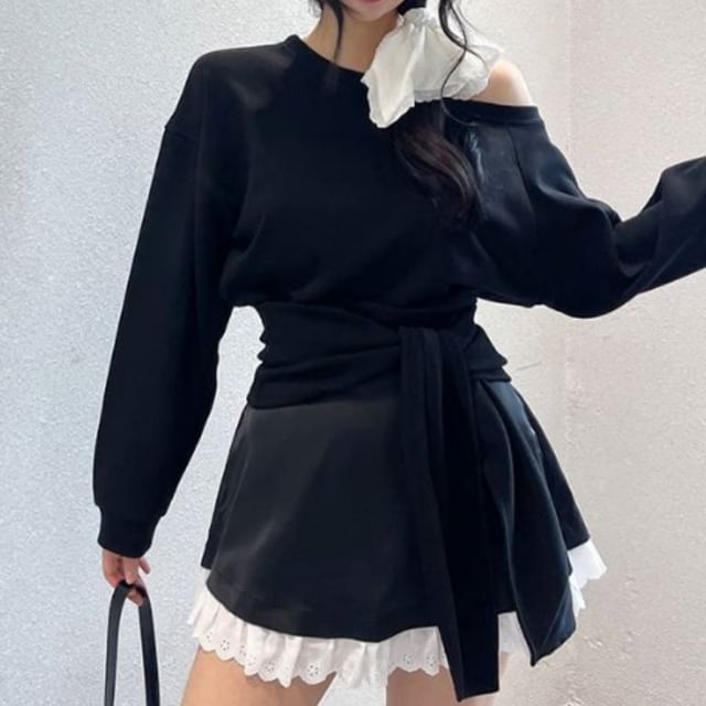 Boat-Neck Knotted Plain Pullover & Lace-Trimmed Mini Skirt