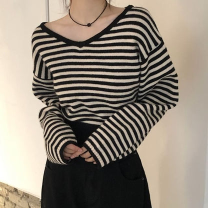 V-Neck Sleeved Striped Knitted Top