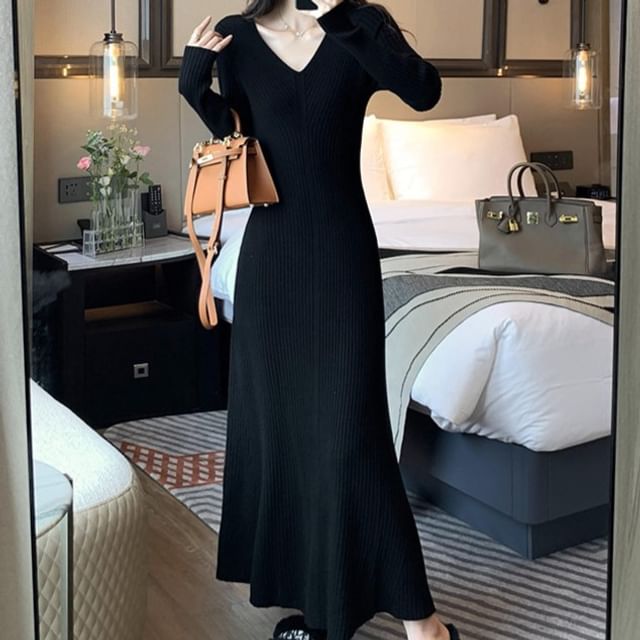 Long Sleeve V-Neck Plain Knit Maxi Mermaid Dress