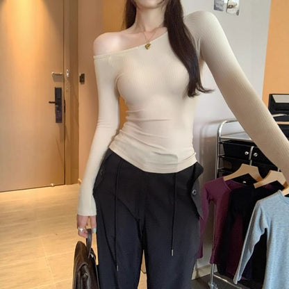 Off-Shoulder Top with Long Sleeves in Solid Color