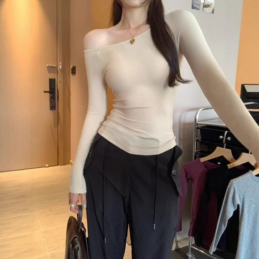 Off-Shoulder Top with Long Sleeves in Solid Color