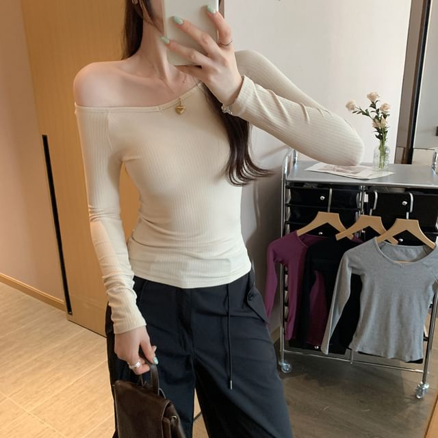 Off-Shoulder Top with Long Sleeves in Solid Color