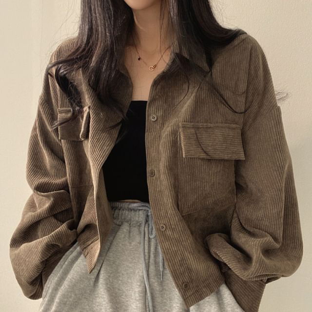 Cropped Shirt with Pockets and Long Sleeves in Solid Color