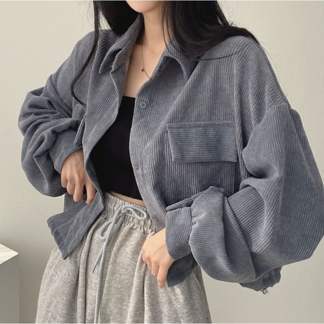 Cropped Shirt with Pockets and Long Sleeves in Solid Color