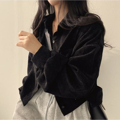 Cropped Shirt with Pockets and Long Sleeves in Solid Color
