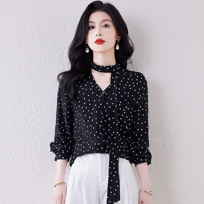 Dotted Blouse with V-Neck and Long Sleeve Style