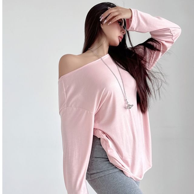Off-Shoulder T-Shirt with Open Back and Long Sleeves in Solid Color