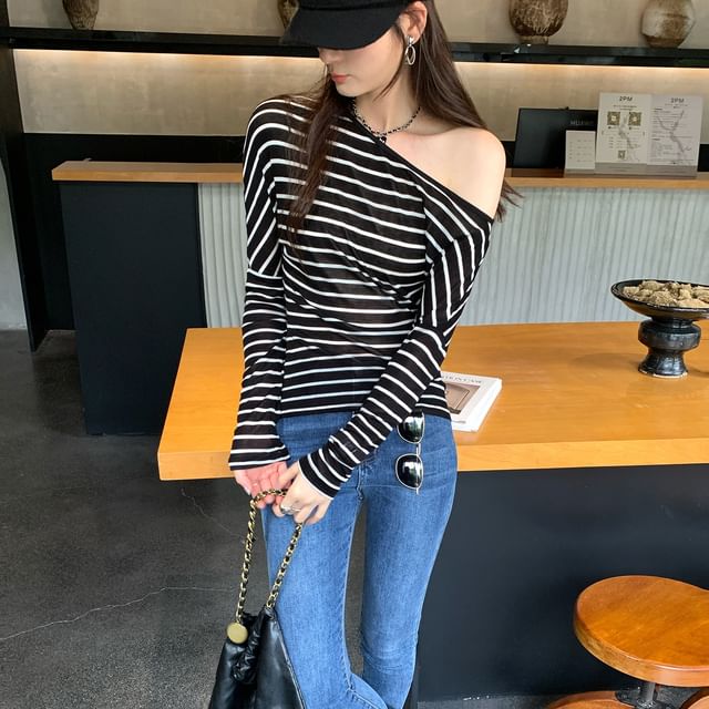 Boatneck T-Shirt with Striped Pattern and Long Sleeves