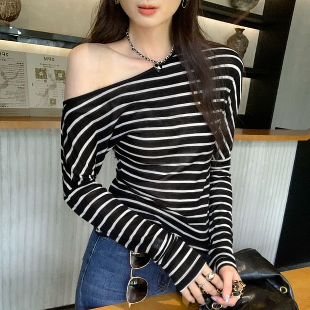 Boatneck T-Shirt with Striped Pattern and Long Sleeves