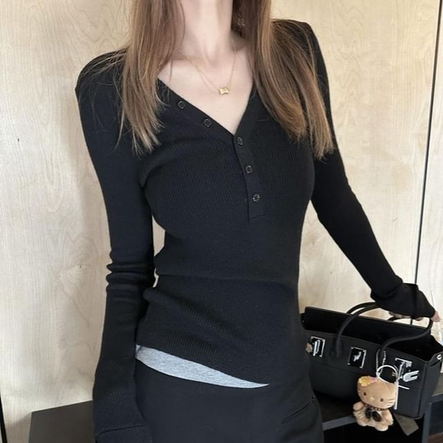 Slim-Fit Ribbed Knit Top with Long Sleeves and V-Neck Plain Design