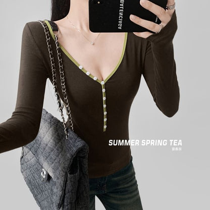 Slim-Fit Henley T-Shirt with Long Sleeves, V-Neck, and Contrast Trim