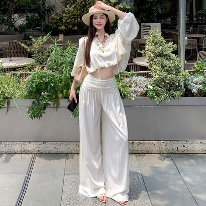Cropped Blouse with Long Sleeves and V-Neck, Paired with High-Rise Wide-Leg Pants