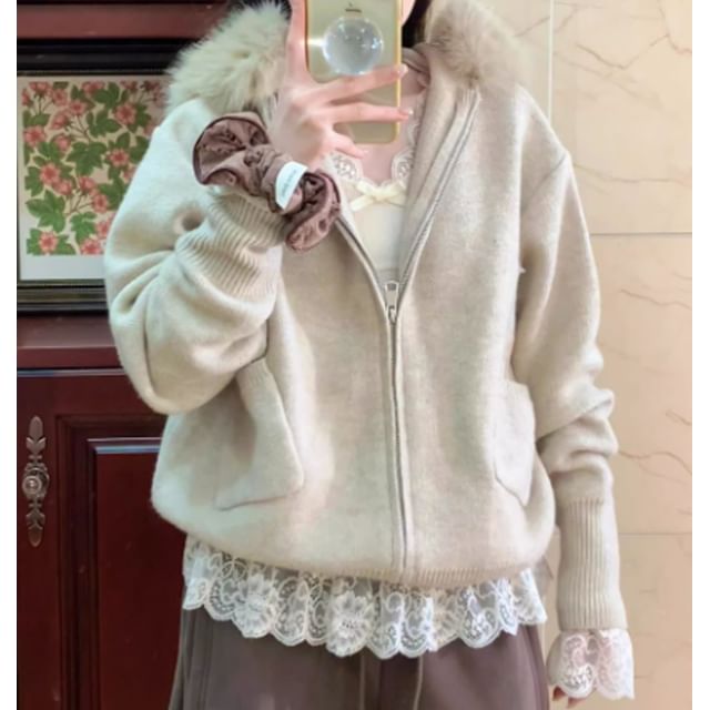 V-Neck Lace-Trim Long-Sleeve Solid Knit Top