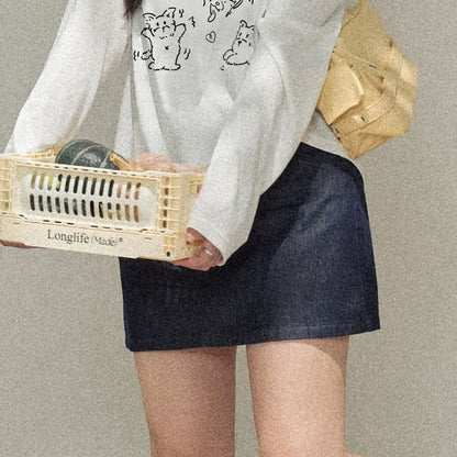 Plus Size Long-Sleeve V-Neck Cat Print T-Shirt / High Waist Mini Skirt