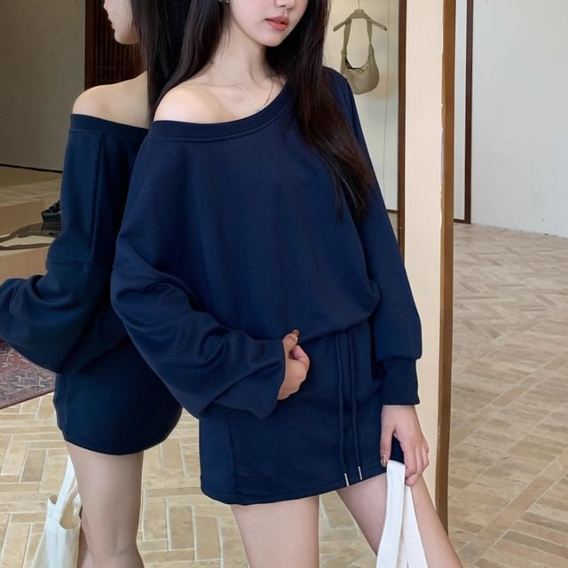 Off-Shoulder Solid Sweatshirt + Drawstring Waist Mini Pencil Skirt Ensemble