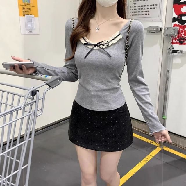 Scoop Neck Lace Trim T-Shirt