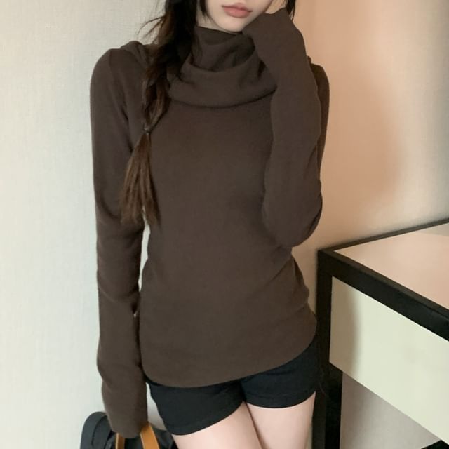 Hooded Knit Top with Turtleneck and Long Sleeves