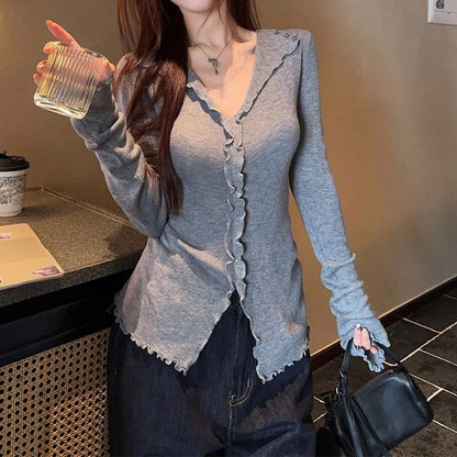 Ribbed Knit V-Neck Top with Scalloped Hem and Long Sleeves