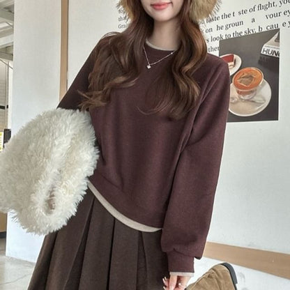 Contrast Trim Round Neck Sweatshirt in Solid