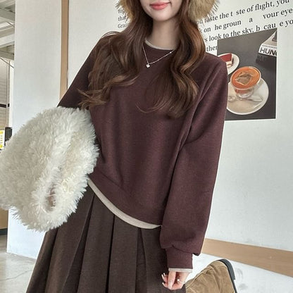 Contrast Trim Round Neck Sweatshirt in Solid