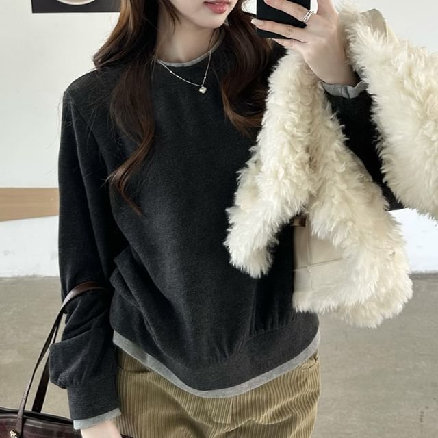 Contrast Trim Round Neck Sweatshirt in Solid