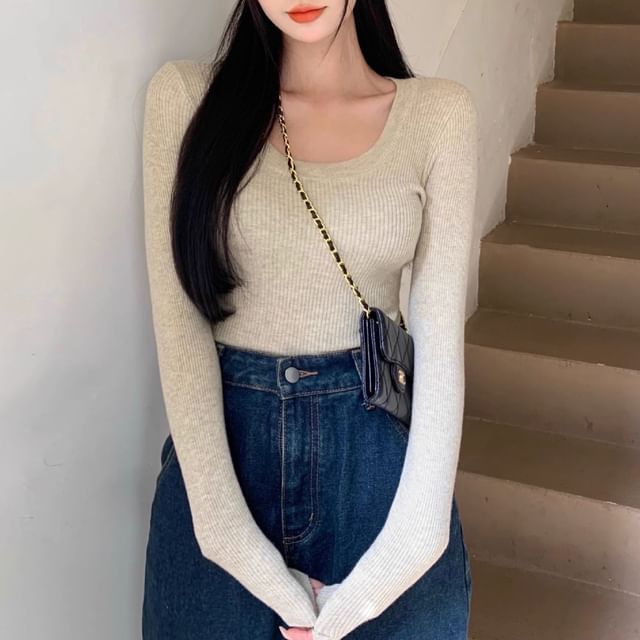 Ribbed Scoop Neck Long-Sleeve Knit Top