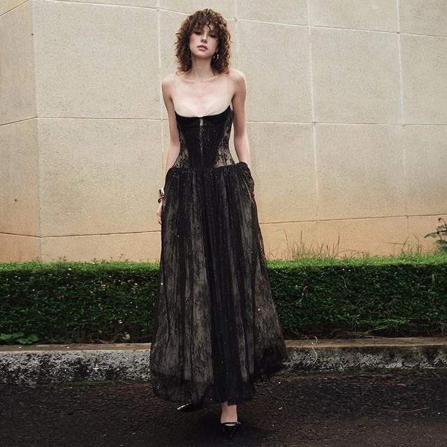 Sleeveless Sweetheart Neckline Lace Maxi A-Line Dress