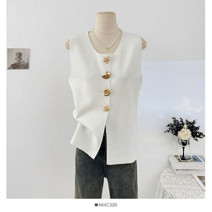 Slit Scoop Neck Tank with Button Detail