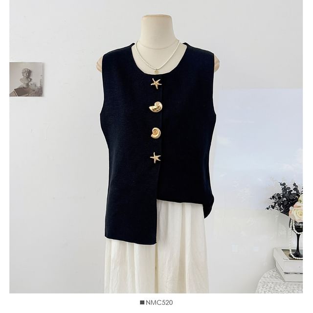 Slit Scoop Neck Tank with Button Detail