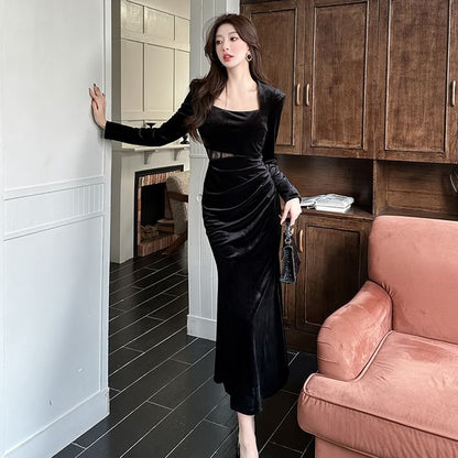 Long-Sleeve Queen Anne Neckline Velvet Maxi Sheath Dress