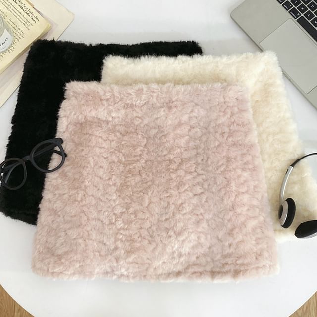 Faux Fur Solid Pencil Mini Skirt