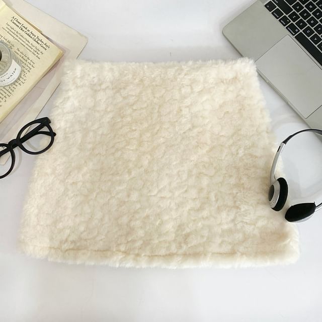 Faux Fur Solid Pencil Mini Skirt