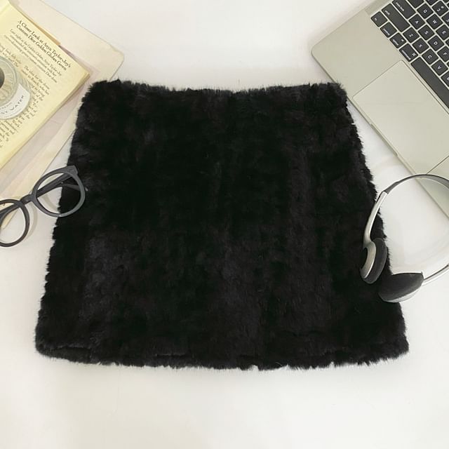 Faux Fur Solid Pencil Mini Skirt
