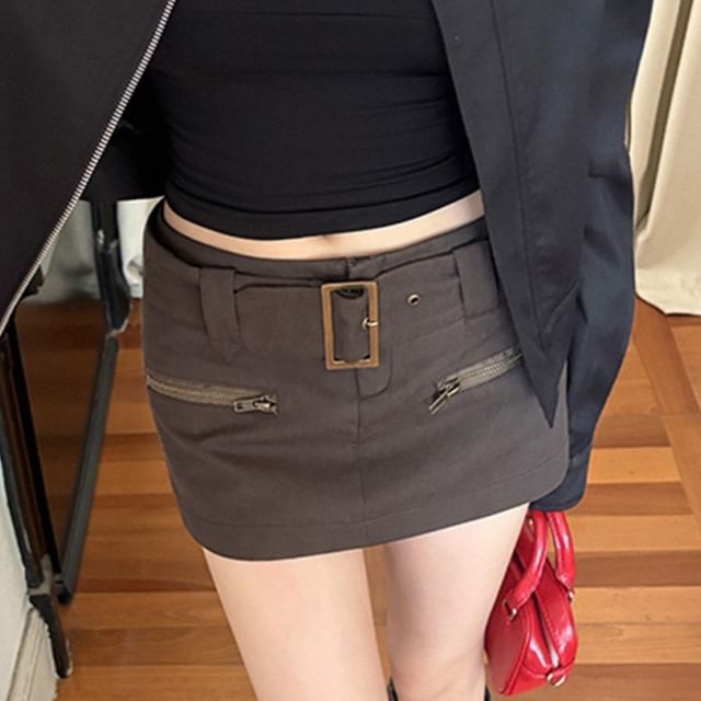 Low-Rise Zipped Solid Pencil Mini Skirt with Belt