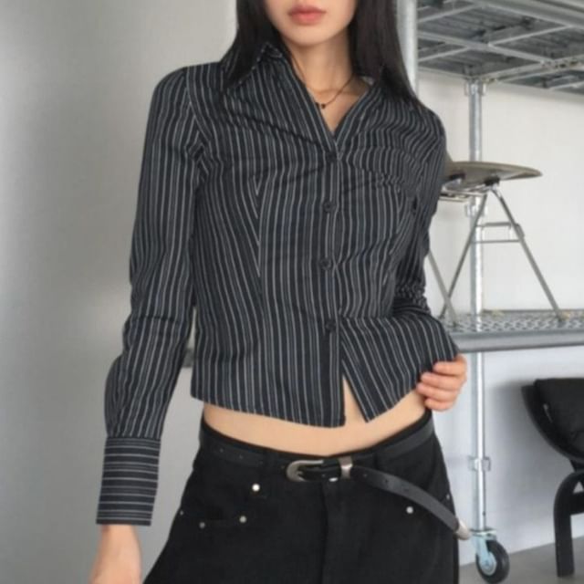 Button-Up Crop Blouse with Collar and Striped Pattern