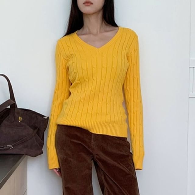 Cable Knit Sweater with V-Neck and Solid Color