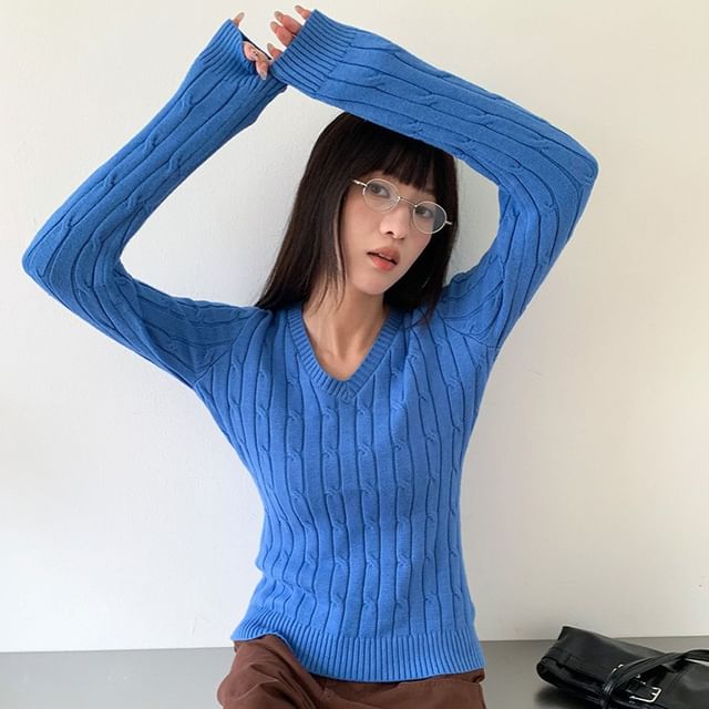 Cable Knit Sweater with V-Neck and Solid Color