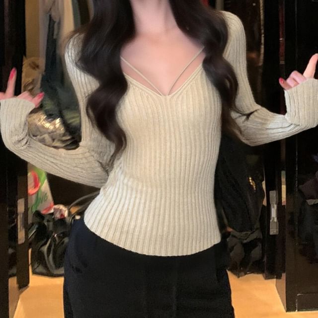 Extended Sleeve V-Neck Solid Ribbed Knit Top