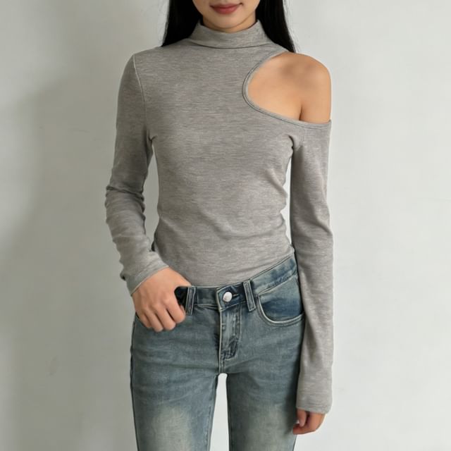 Extended Sleeve High Collar Solid Cutout Tee