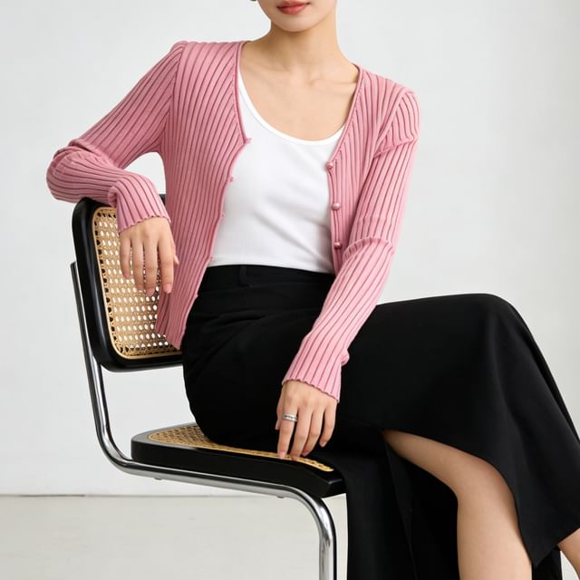 Crop Knit Sweater - V-Neck Long Sleeve